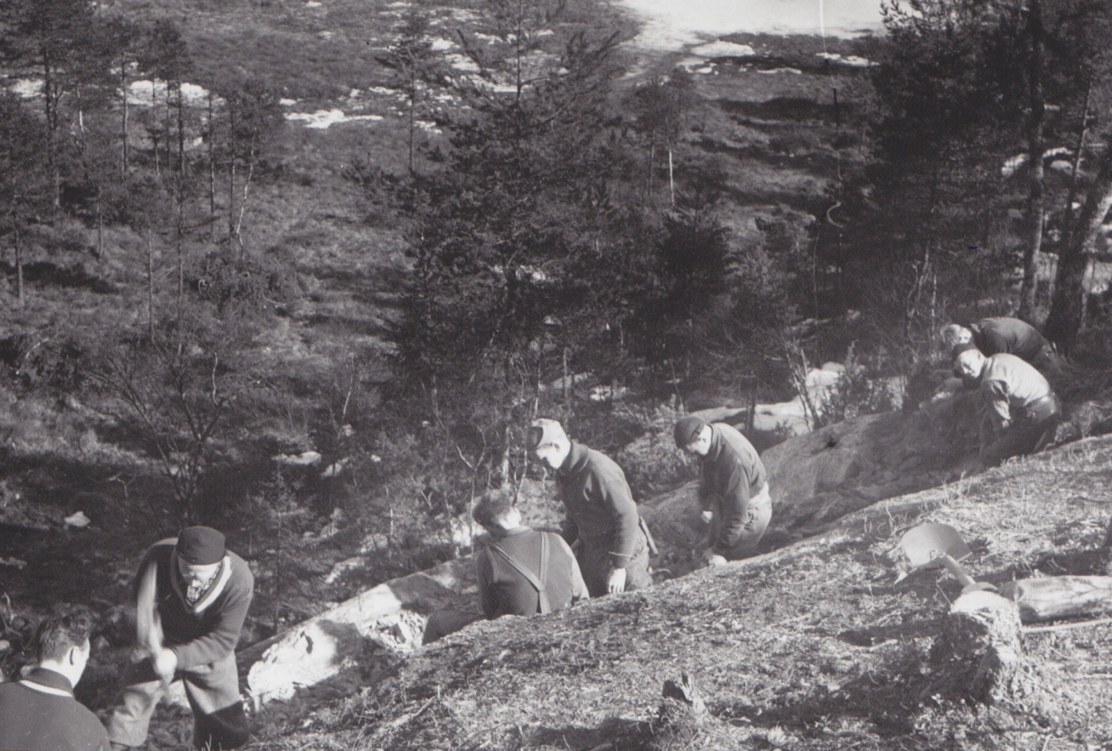 Unnarenn til den nye Høiåsbakken strenges og planeres 1948