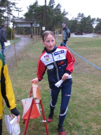 Karoline Jarlsby i D-16 løypa