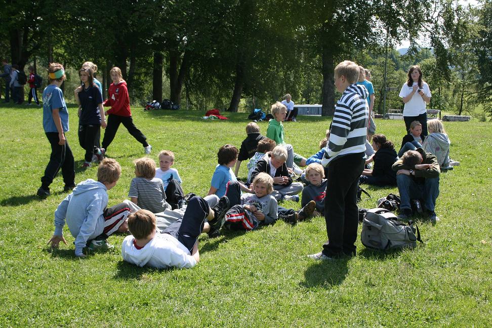 Mange hvilte seg på gresset før start!