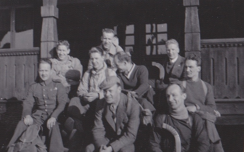 Høiås, 1945. Young Andersen, Harald Lie, Einar Wøien, Edgar G. Andersen og Trygve Pettersen. Halden skiklubbs arkiv, Høiås.